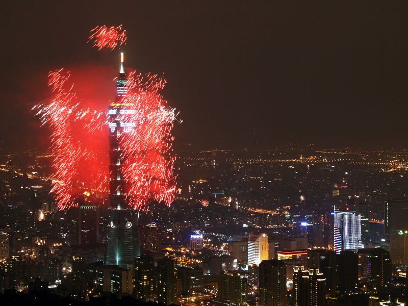 Red fireworks shooting from the sides of Taipei 101