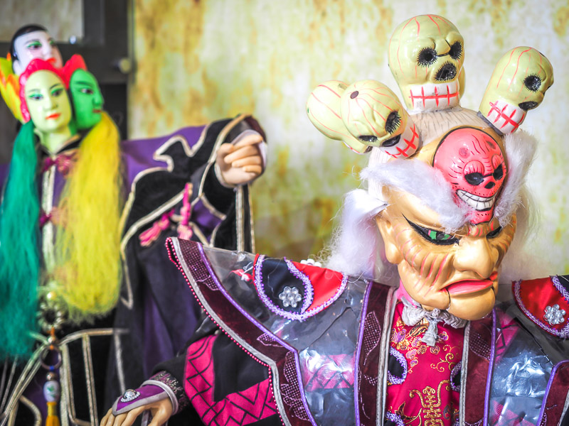 Yunlin travel guide header image, with two traditional Taiwanese puppets