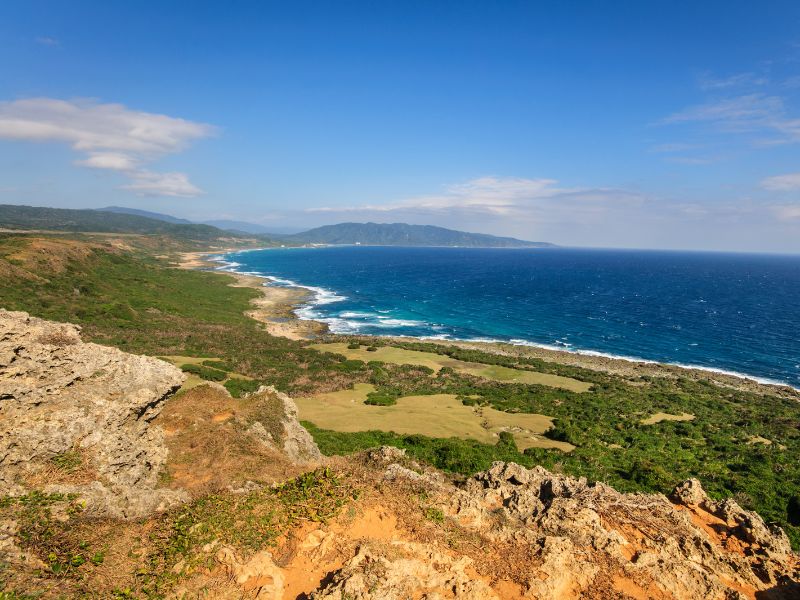 An expansive view looking up a coast in Kenting National Park