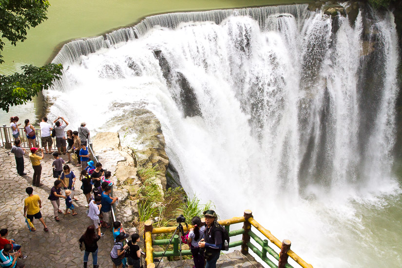 A crowd of tourists overlooking Shifen Waterfall from above